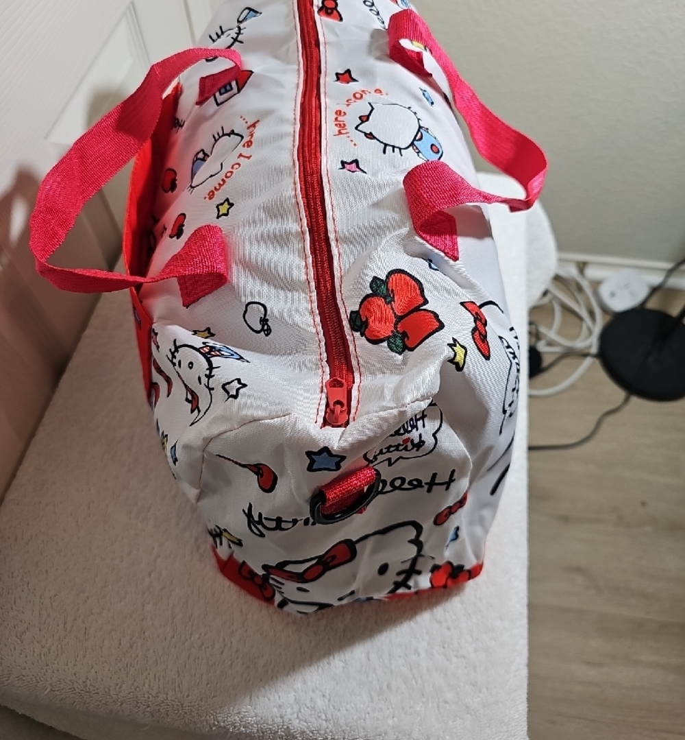 New Sanrio Genuine 2 Pcs Hello Kitty Foldable Duffle Bag and Pouch - Picture 7 of 13